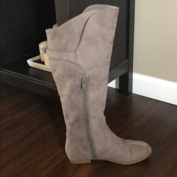 Express Boots - Picture 2 of 3